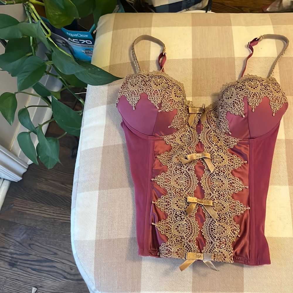 Lace Maroon Corset with Push Up